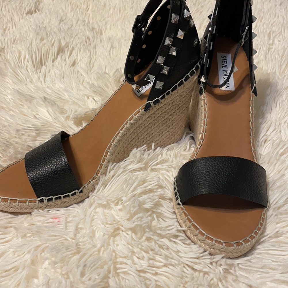 Heels - Picture 2 of 2